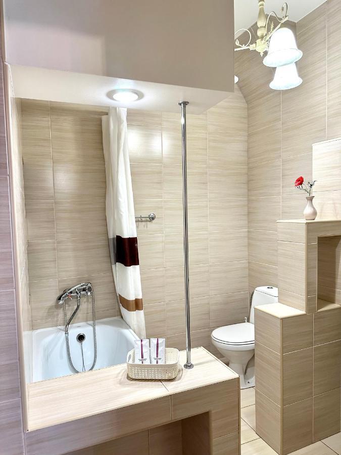 Lux Apartments In The City Center With A Coffee Machine, View Of A Theater, Near Zlata Plaza Rivne Bagian luar foto
